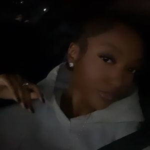 Meet your Posher, Leya